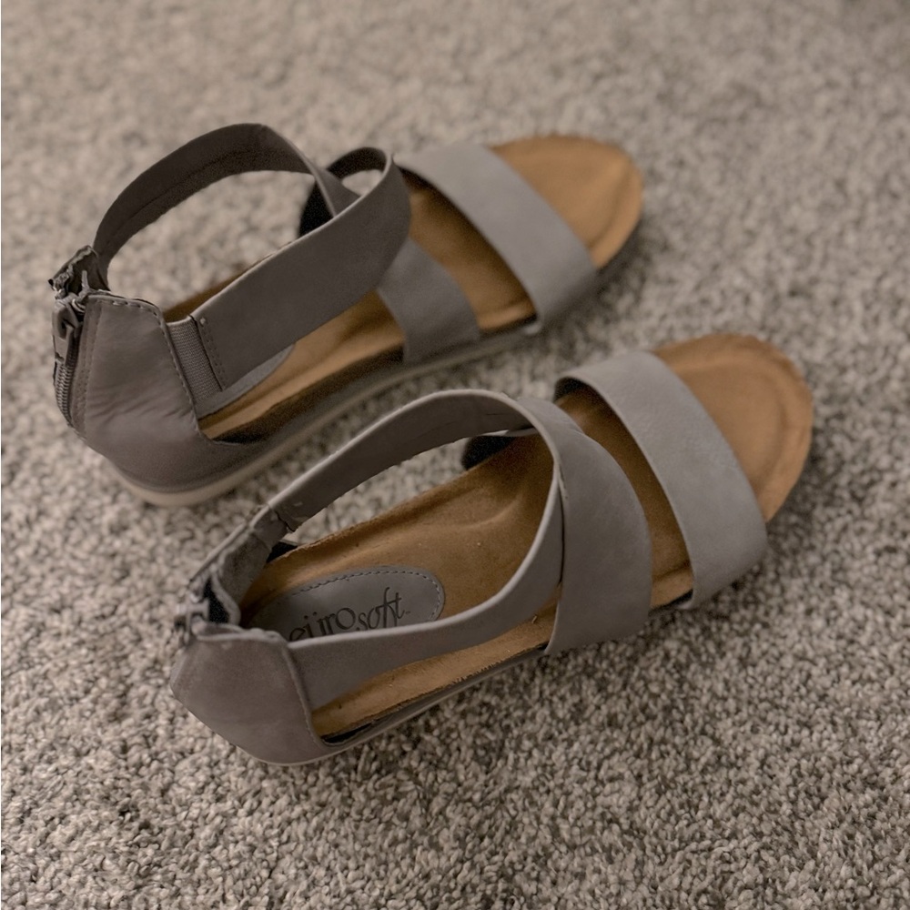 Short gladiator style sandals in grey